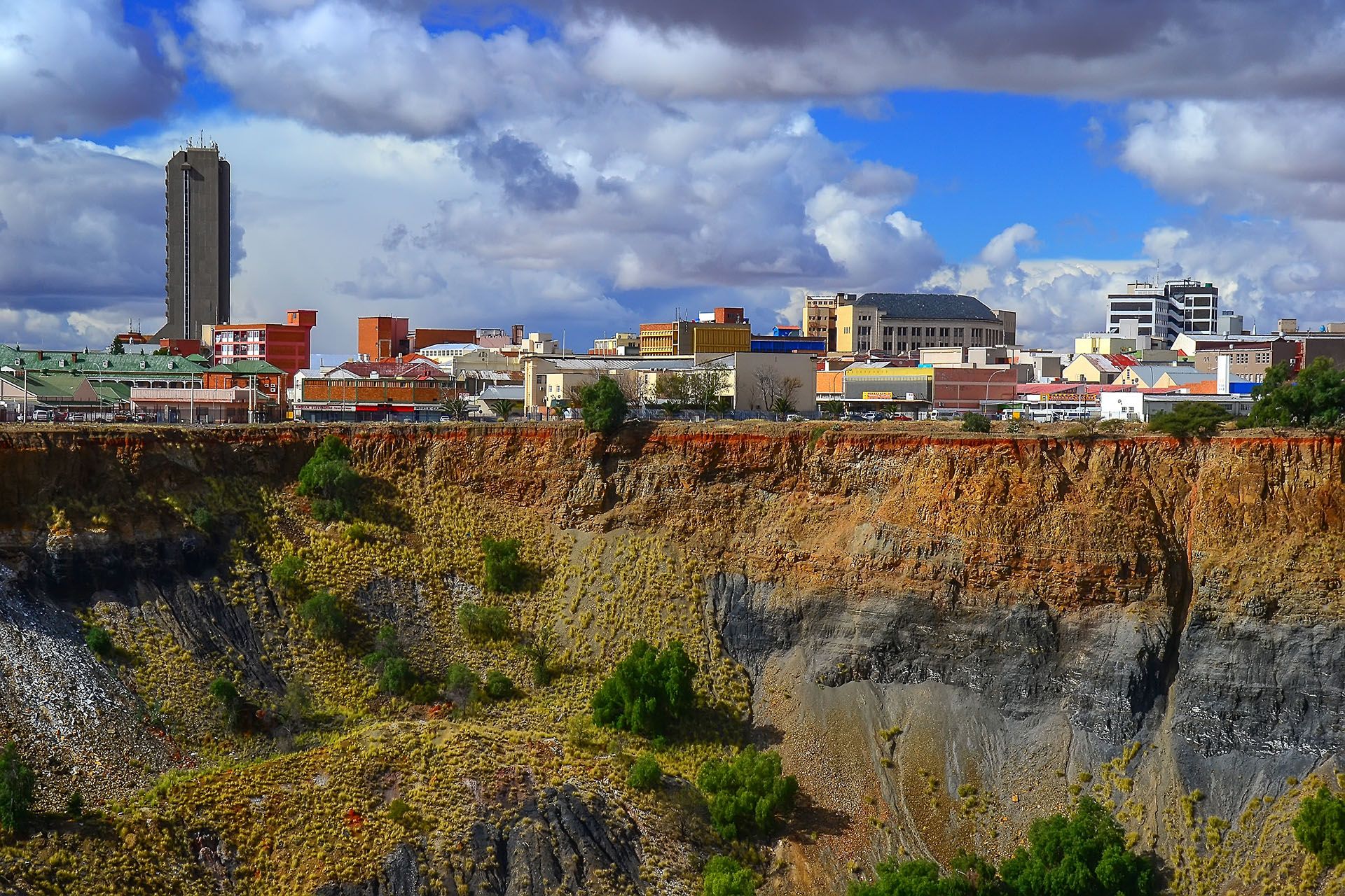 https://placehold.co/400x300/F472B6/FFFFFF?text=Northern Cape